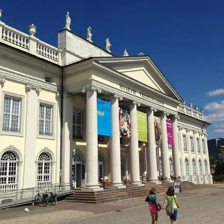 Art City-studio 2, Gross, Modern, Citynah, 3 Schlafzimmer, 2 Baeder, Kostenfreie Parkplaetze, 2 Sued-balkons, Herkulesblick 아파트 카셀