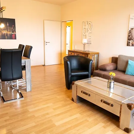 Fewo Art City-Studio Kassel 2, Gross, Modern, Citynah, 3 Schlafzimmer, 2 Baeder, Kostenfreie Parkplaetze, 2 Sued-Balkons, Herkulesblick Kassel