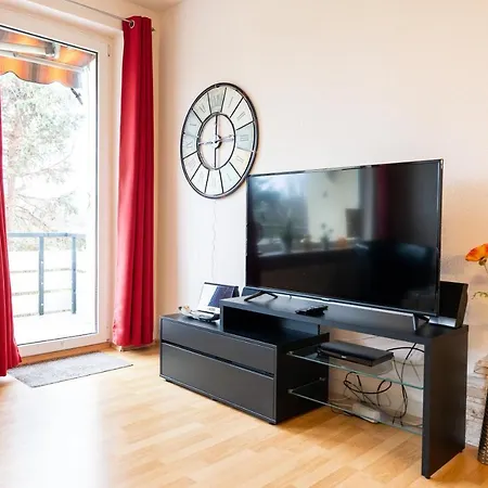 Apartment Fewo Art City-Studio Kassel 2, Gross, Modern, Citynah, 3 Schlafzimmer, 2 Baeder, Kostenfreie Parkplaetze, 2 Sued-Balkons, Herkulesblick