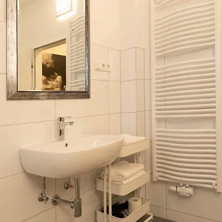 Art City-studio 2, Gross, Modern, Citynah, 3 Schlafzimmer, 2 Baeder, Kostenfreie Parkplaetze, 2 Sued-balkons, Herkulesblick Appartement