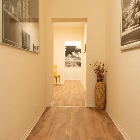 Art City-studio 2, Gross, Modern, Citynah, 3 Schlafzimmer, 2 Baeder, Kostenfreie Parkplaetze, 2 Sued-balkons, Herkulesblick