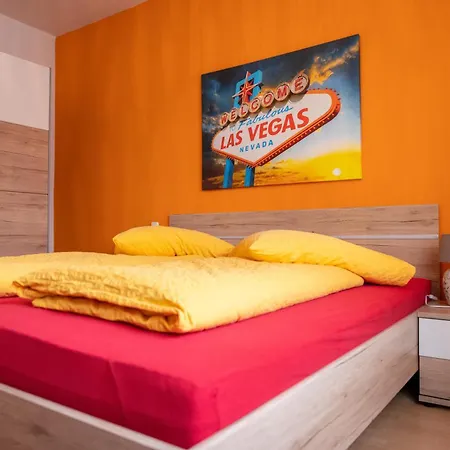 Art City-studio 2, Gross, Modern, Citynah, 3 Schlafzimmer, 2 Baeder, Kostenfreie Parkplaetze, 2 Sued-balkons, Herkulesblick Appartement Cassel